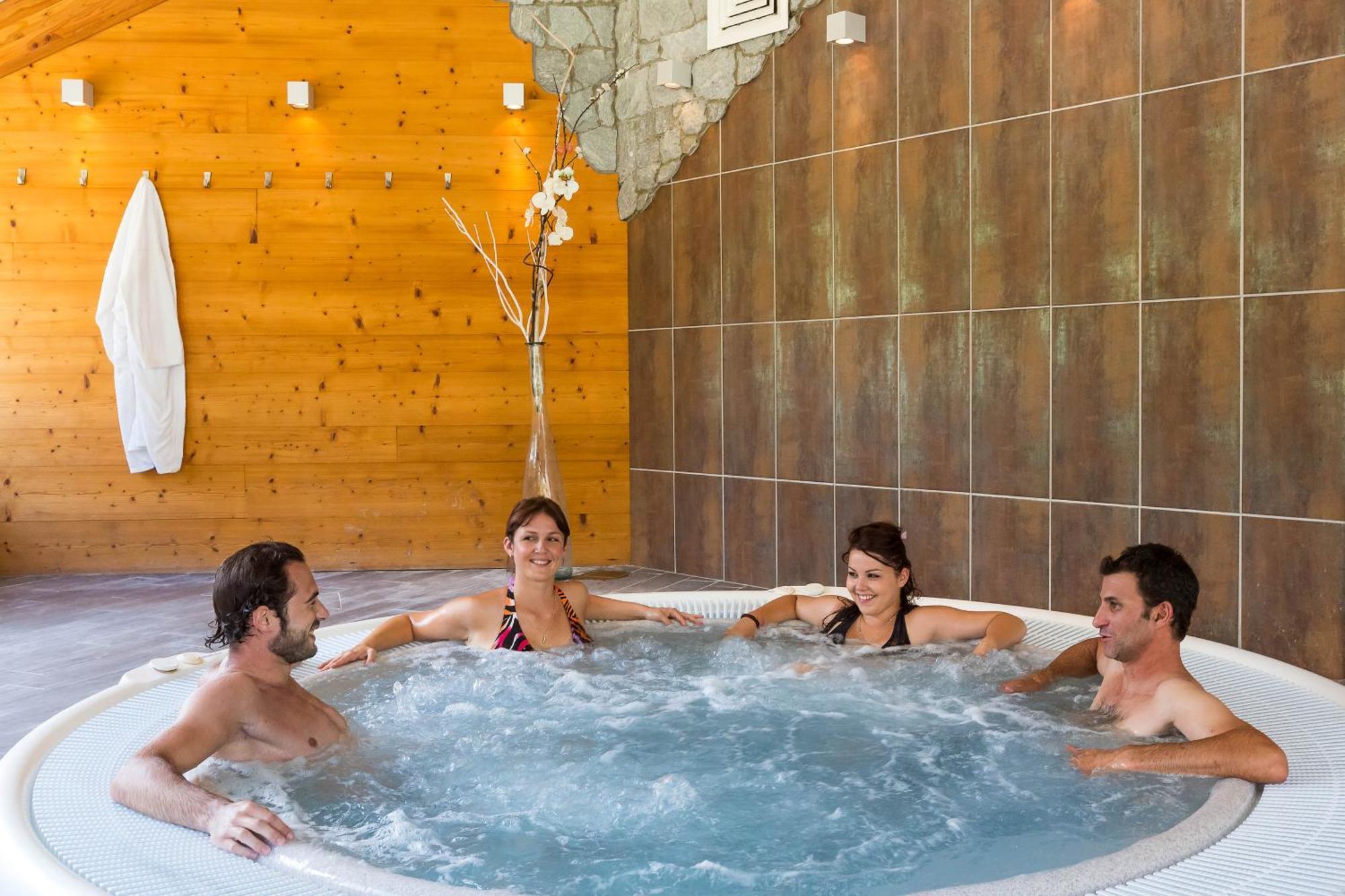 Hotel & Spa Les Bartavelles Crots Exterior photo