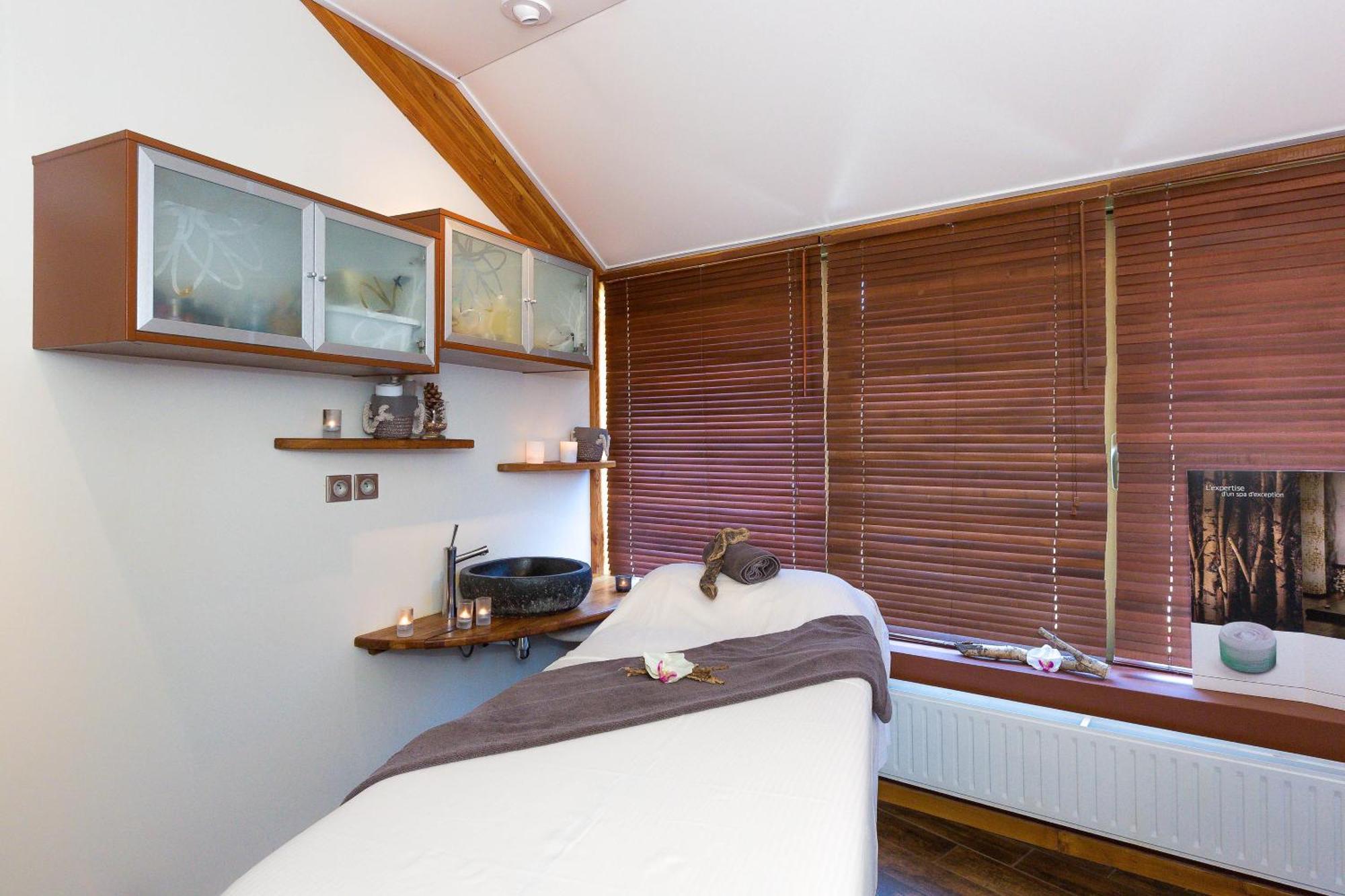 Hotel & Spa Les Bartavelles Crots Exterior photo