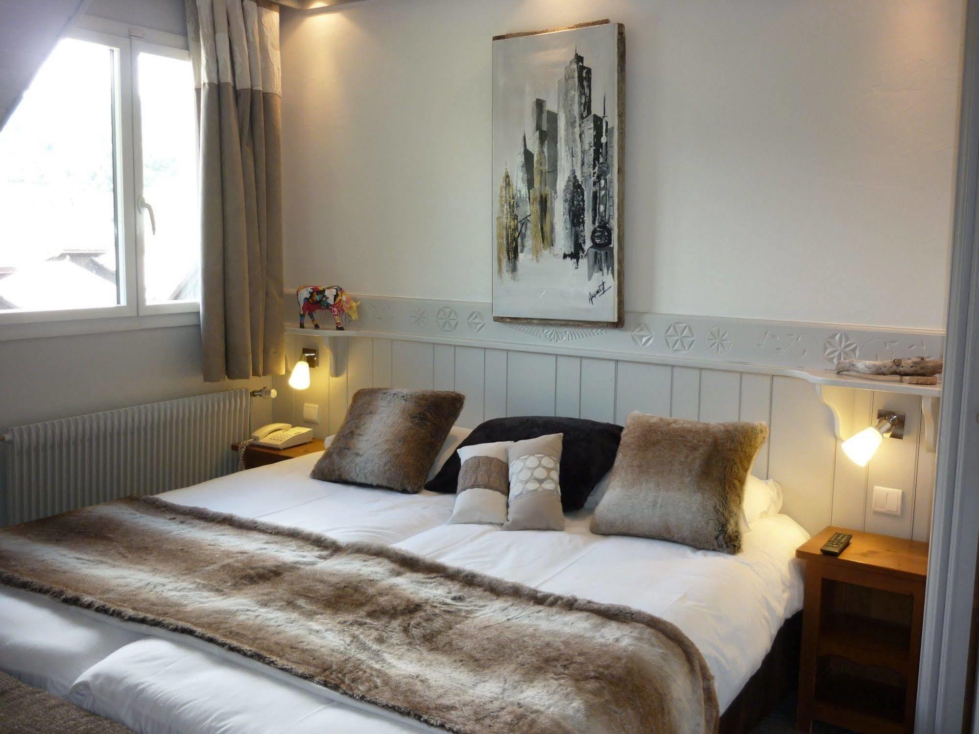 Hotel & Spa Les Bartavelles Crots Exterior photo