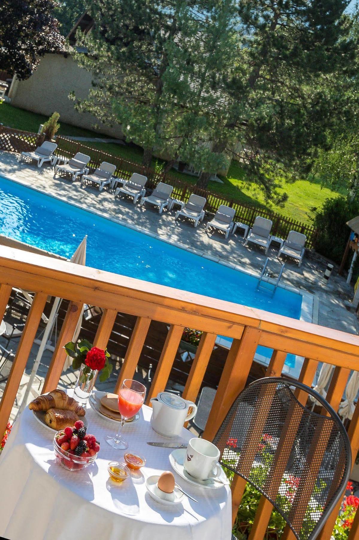 Hotel & Spa Les Bartavelles Crots Exterior photo
