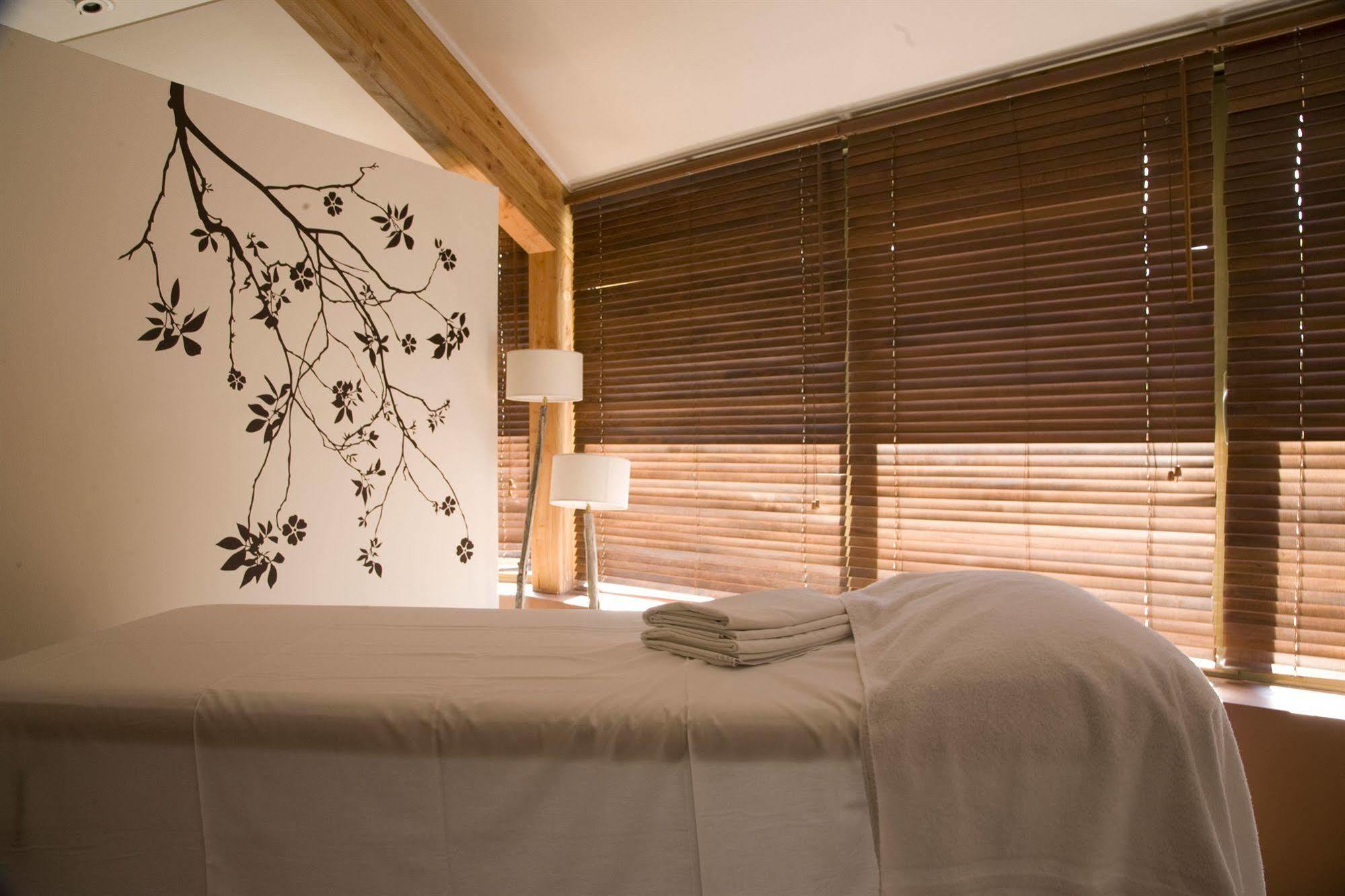 Hotel & Spa Les Bartavelles Crots Exterior photo