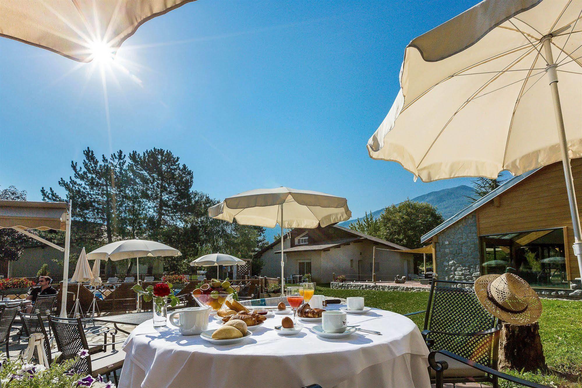 Hotel & Spa Les Bartavelles Crots Exterior photo